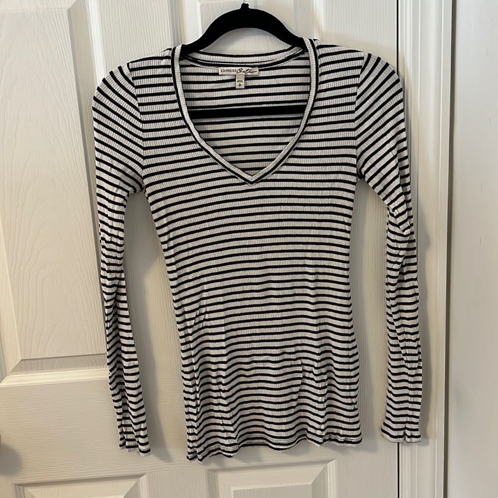 Black and white stripe long sleeve shirt